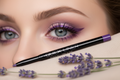 Creion Quick Liner deschis cu tus mov pe ochi